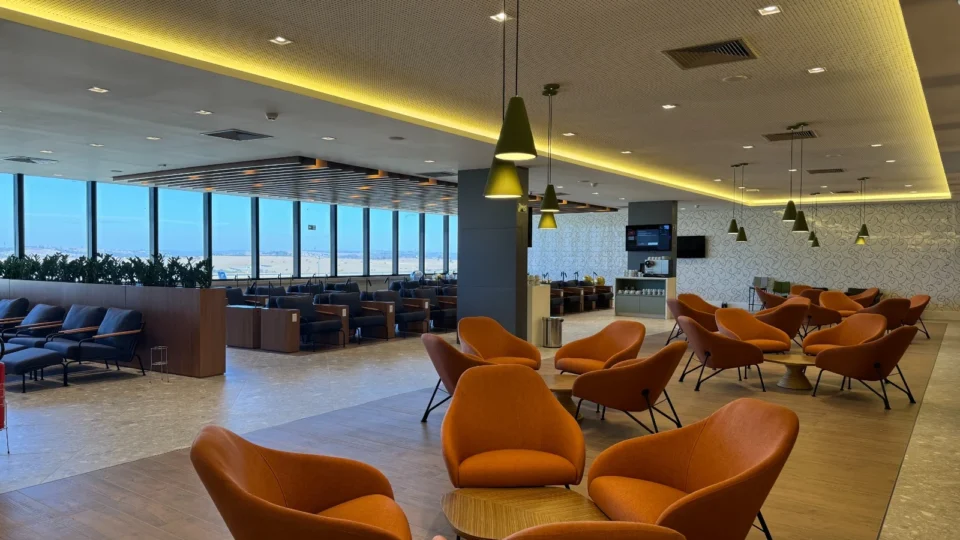 Melhor sala VIP do Brasil fica no Aeroporto de Confins; veja quanto custa e quem pode entrar