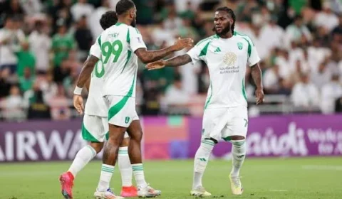 Al-Ahli tenta ampliar sequência de vitórias contra Al-Gharafa em duelo de opostos