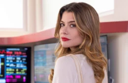 Alinne Moraes revela que recusou papéis por diferença de idade e critica pressão para parecer mais velha