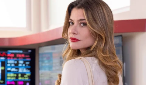Alinne Moraes revela que recusou papéis por diferença de idade e critica pressão para parecer mais velha