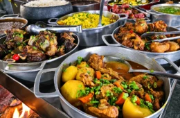 Comer fora pesa no bolso, e 74% dos brasileiros reduzem gastos com alimentação, diz pesquisa
