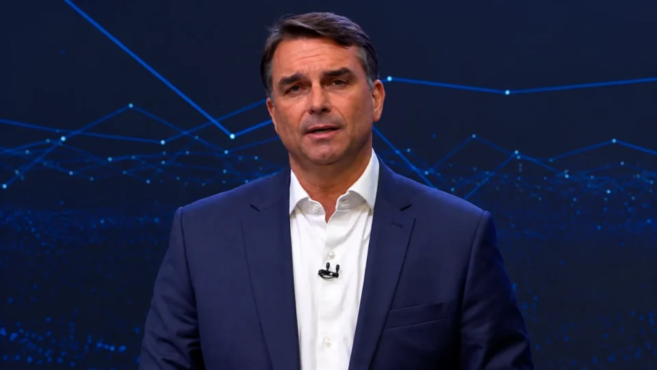 Flávio Bolsonaro promete classificar PCC e Comando Vermelho como organizações terroristas