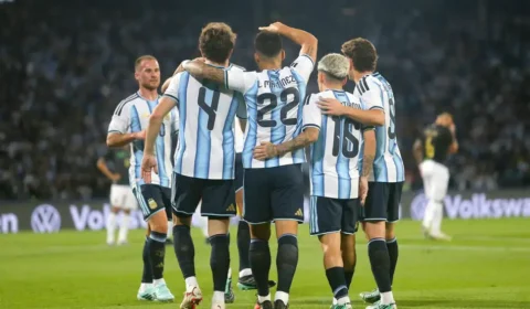 Argentina goleia Bolívia por 4 a 0 em primeiro jogo após a Copa do Mundo