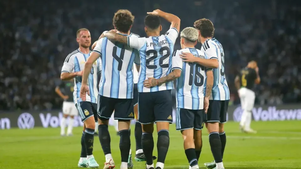 Argentina goleia Bolívia por 4 a 0 em primeiro jogo após a Copa do Mundo