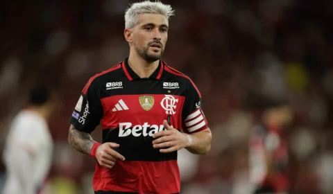 Flamengo empata com Del Valle, avança e mira o penta