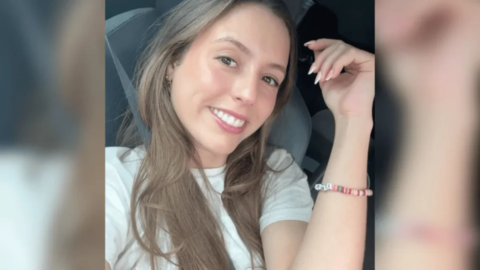 Atriz brasileira é presa pelo ICE em aeroporto dos EUA e está detida há mais de um mês