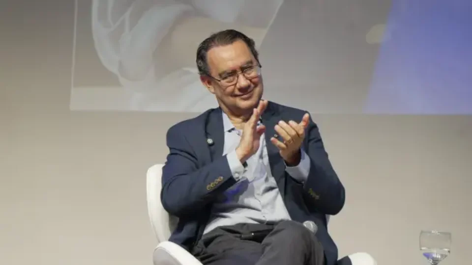 Após eleição, Augusto Cury transforma plano de governo de 200 páginas em livro