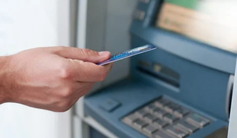 Bancos fecham na segunda-feira (12); veja como ficam Pix, boletos e pagamentos