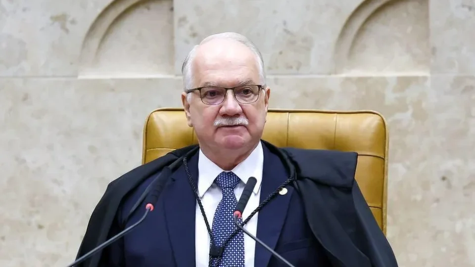 Fachin devolve investigação do INSS a Mendonça, mas mantém caso Master no STF