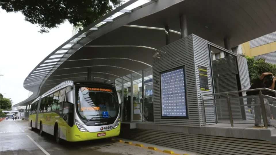 Prefeitura de BH desapropria casas e clínica médica para construir BRT