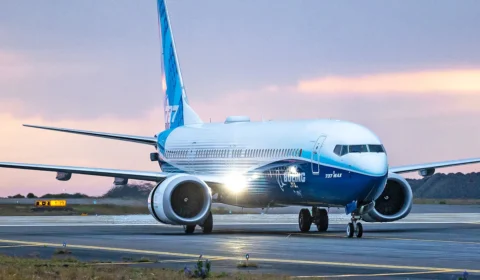 Boeing 737 declara emergência após fumaça sair de lixeira durante voo nos EUA