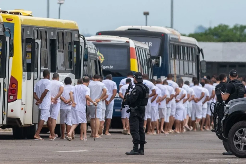 São 171 presos provisórios e 212 adolescentes internados que têm título eleitoral regular e poderão votar neste domingo (4/10)