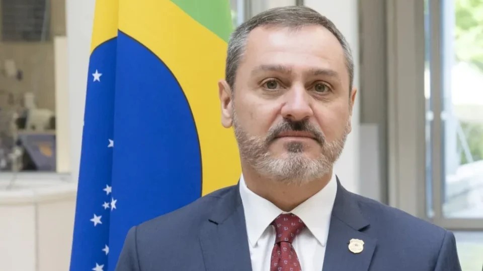 MPF investiga diretor-geral da PF por suspeita de vazamento sobre irmão de Lula