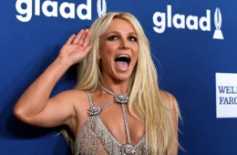 Britney Spears acusa artistas de copiar sua imagem e dispara: ‘EU SOU PROFECIA’