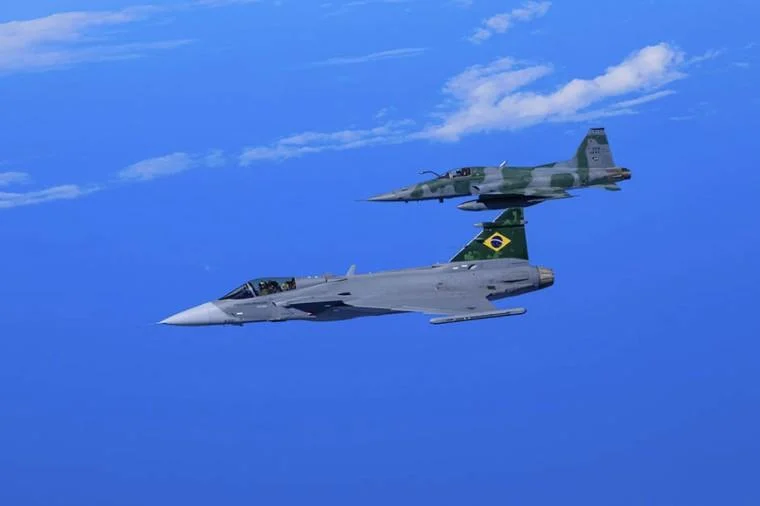 Caças F-5M participaram dos testes de integração do sistema LINK-BR2. Crédito: FAB (utilizar fotografia oficial da operação).
