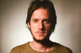 Quem é Rubel e por que barrar música gerou acusação de censura