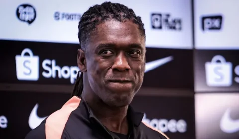 Seedorf tem cinco dias para mudar Corinthians e evitar queda à Série B
