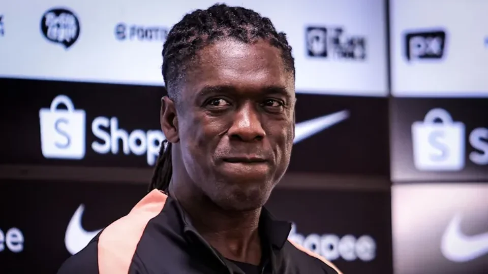 Seedorf tem cinco dias para mudar Corinthians e evitar queda à Série B
