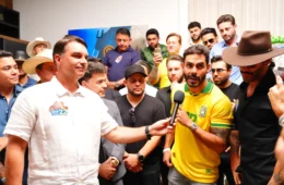 Mais de 30 cantores sertanejos, com Gusttavo Lima e Zezé Di Camargo, declaram apoio a Flávio Bolsonaro em Goiânia