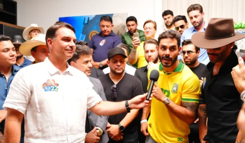Mais de 30 cantores sertanejos, com Gusttavo Lima e Zezé Di Camargo, declaram apoio a Flávio Bolsonaro em Goiânia
