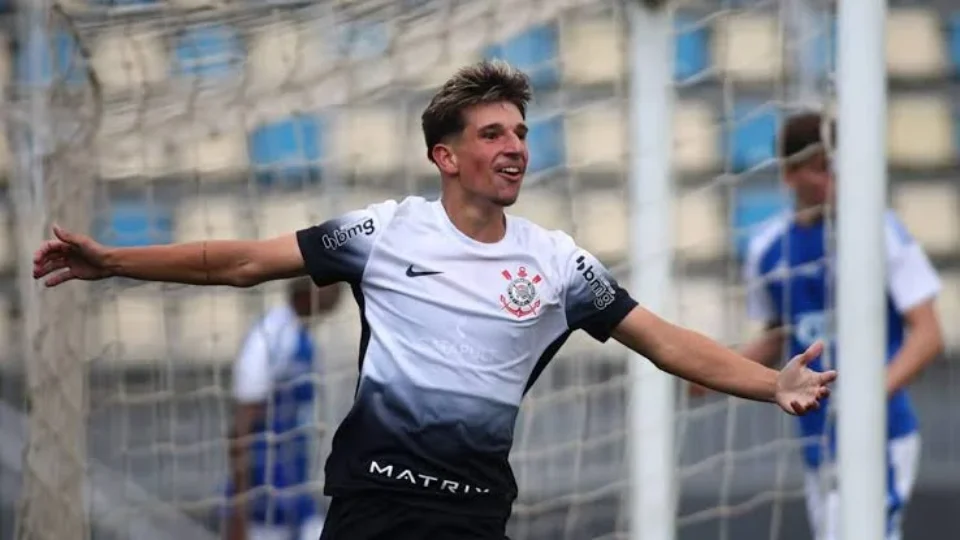 Corinthians goleia Cruzeiro por 3 a 0 e fica perto do título do Brasileiro Sub-17
