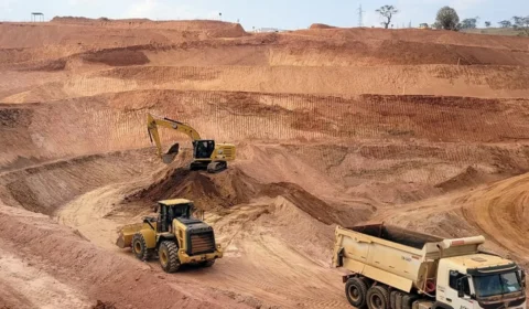 Mineradora para produção de ferro em MG e demite funcionários