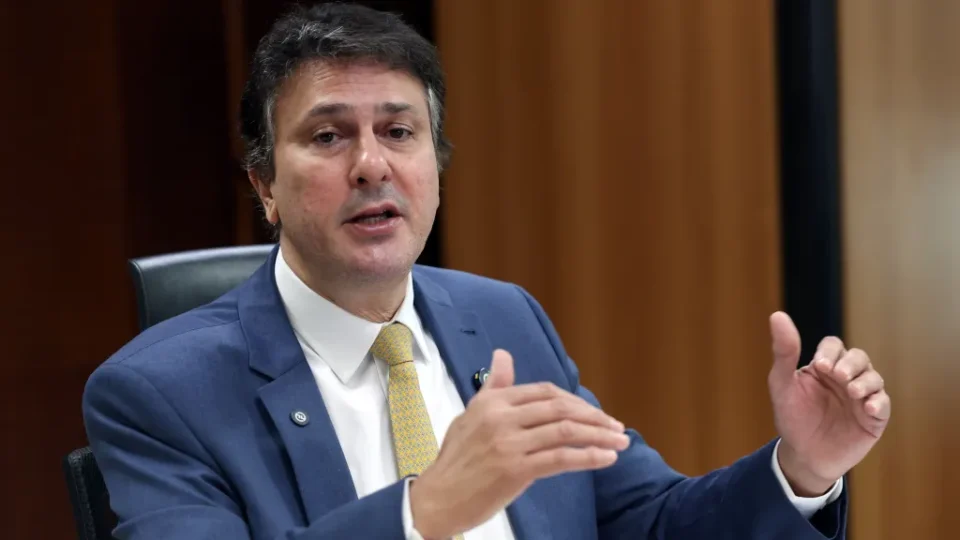 Líder do PT defende reduzir maioridade penal para 16 anos em crimes graves