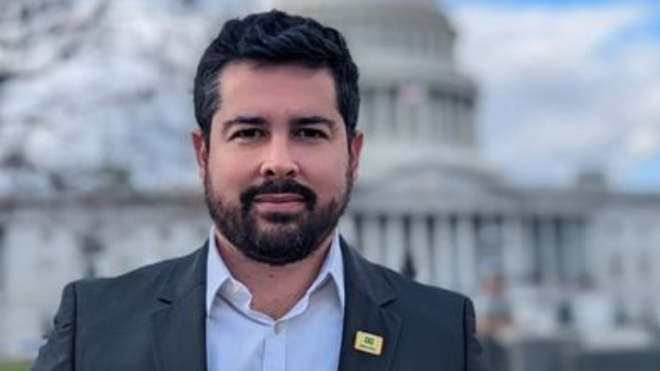 Paulo Figueiredo culpa ChatGPT por erros em carta de Flávio Bolsonaro