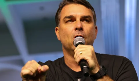 Flávio atribui ausência em debate da Globo a “interferência do Judiciário” e anuncia live