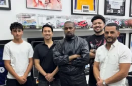 Kanye West fecha loja para os filhos e gasta milhares de dólares em cartas de Pokémon