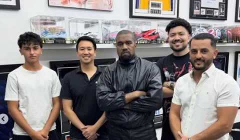 Kanye West fecha loja para os filhos e gasta milhares de dólares em cartas de Pokémon