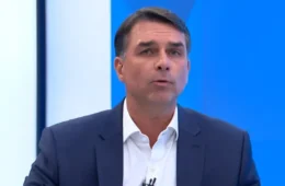 Flávio Bolsonaro promete manter fim da escala 6×1 caso seja eleito presidente