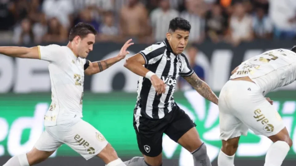 Botafogo x Chapecoense: onde assistir ao vivo, horário e escalações pelo Brasileirão