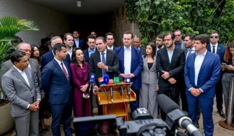 Hugo Motta e Centrão articulam voto distrital misto e mudanças nas eleições no Brasil; entenda a proposta