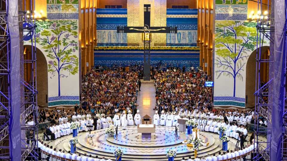 Santuário de Aparecida deve receber 152 mil fiéis neste feriado da padroeira do Brasil