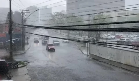 Chuva volta a cair em Manaus após poluição extrema