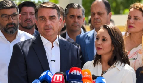 Podemos segue outros quatro partidos e declara apoio a Flávio Bolsonaro