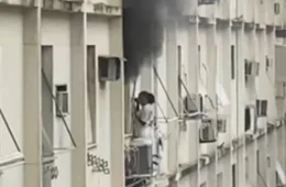 Mulher se abriga em parapeito para escapar de incêndio em prédio no Rio