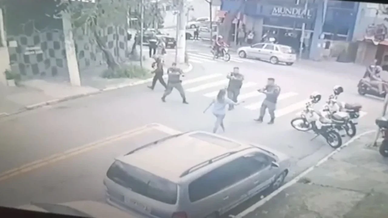 A investigação deverá esclarecer o que ocorreu antes da chegada dos policiais e as circunstâncias que levaram à abordagem.