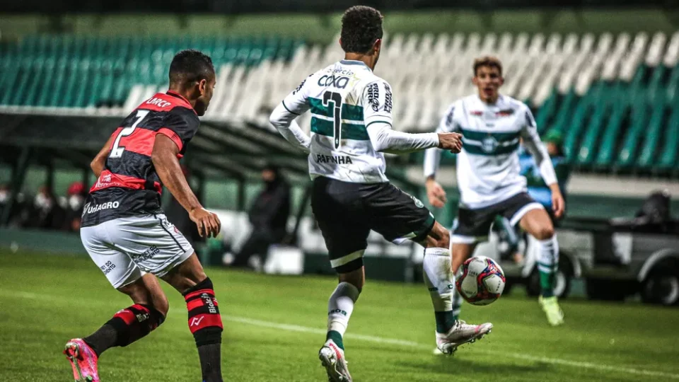 Vitória tem três retornos para enfrentar o Coritiba, mas Jair Ventura sofre com desfalques