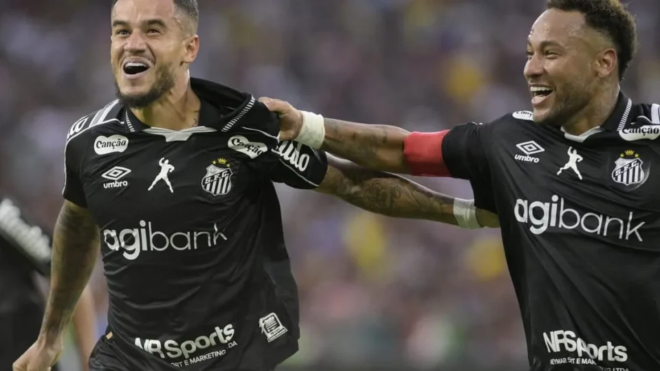Santos vira com Gabigol e Coutinho no Maracanã e pressiona Flu