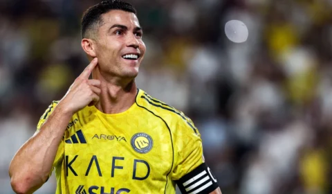 Cristiano Ronaldo faz três gols em vitória do Al-Nassr e chega a 985 na carreira