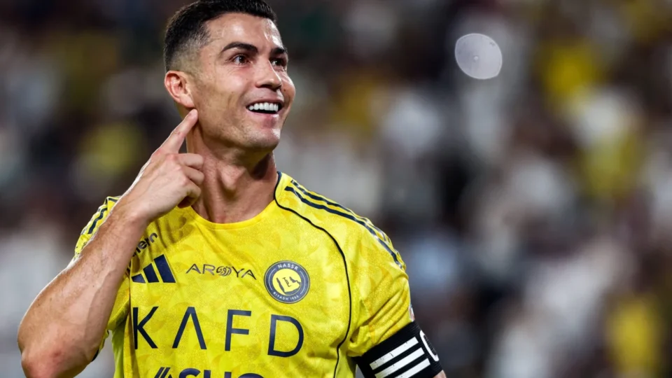 Cristiano Ronaldo faz três gols em vitória do Al-Nassr e chega a 985 na carreira