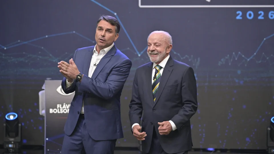 Debate da Band deixa eleitor indeciso sem resposta e segundo turno entra na fase da estratégia
