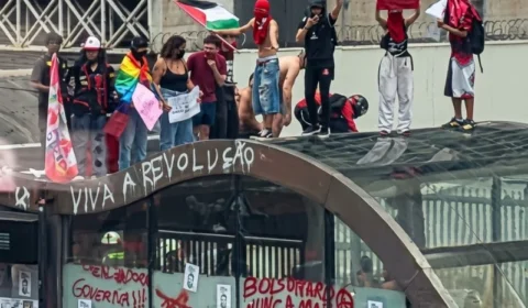 Tarcisio e outros políticos reagem à depredação do metrô em ato pró-Lula