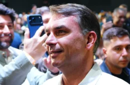 Plano econômico de Flávio Bolsonaro propõe até 1 ano sem pagar dívidas: veja como funcionaria e o custo