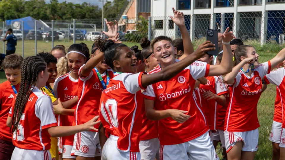 Inter vence Botafogo no feminino e mira reação no Brasileirão