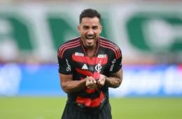 Danilo marca contra o Santos e coloca Flamengo na frente pelo Brasileirão