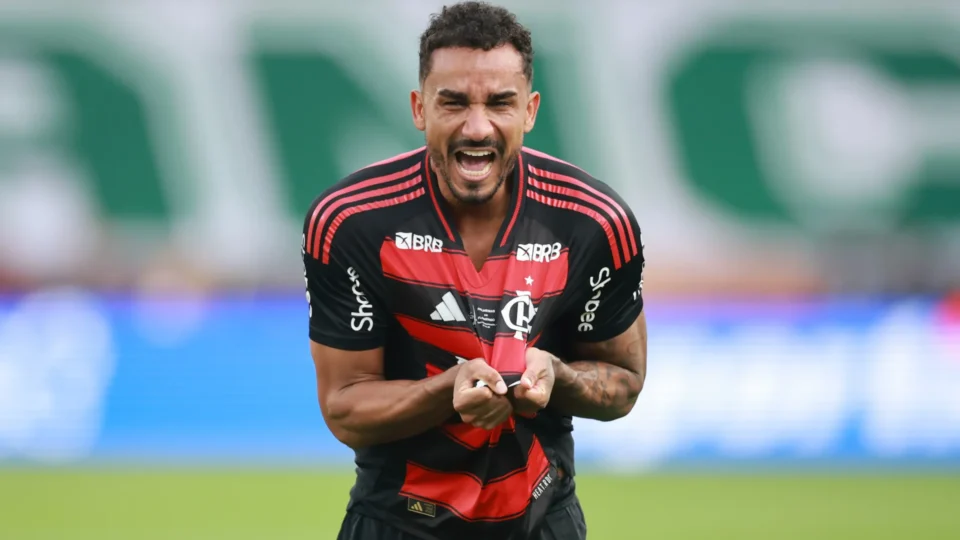 Danilo marca contra o Santos e coloca Flamengo na frente pelo Brasileirão