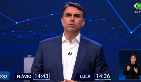 Lula chama família Bolsonaro de “miliciano”, e Flávio rebate com provocação sobre roubo